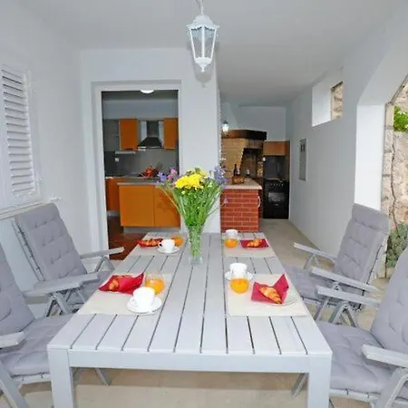 Odiseja- One Bedroom With Terrace And Sea View * Brsecine
