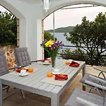 Odiseja- One Bedroom With Terrace And Sea View Hébergement de vacances Brsečine