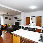 Odiseja- One Bedroom With Terrace And Sea View Hébergement de vacances Brsečine