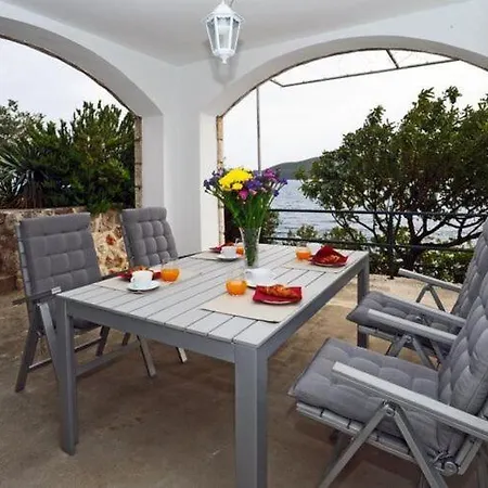 Odiseja- One Bedroom With Terrace And Sea View Hébergement de vacances Brsečine