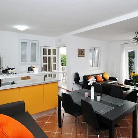 Odiseja- One Bedroom With Terrace And Sea View Hébergement de vacances *