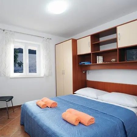Odiseja- One Bedroom With Terrace And Sea View Hébergement de vacances Brsečine